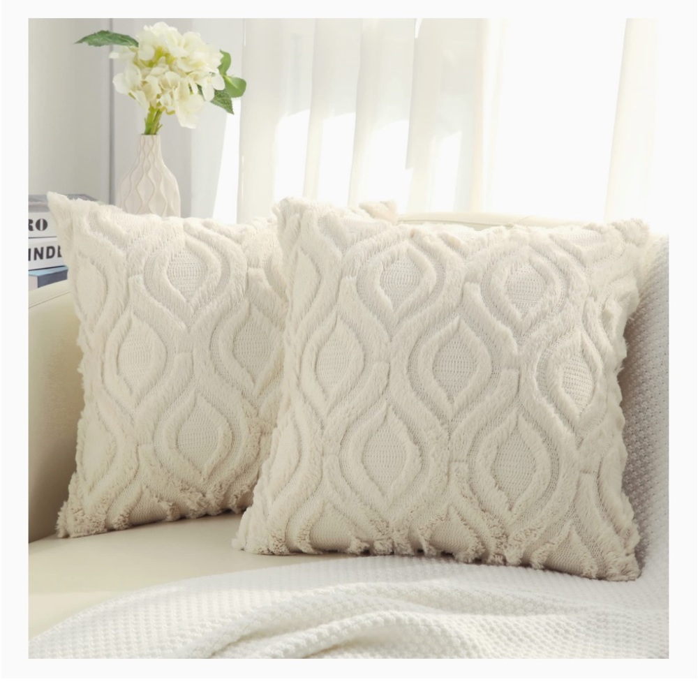 NIP 2 Decorative Throw Pillow Covers 20x20,Soft Plush Faux Wool w/Zipper Closure